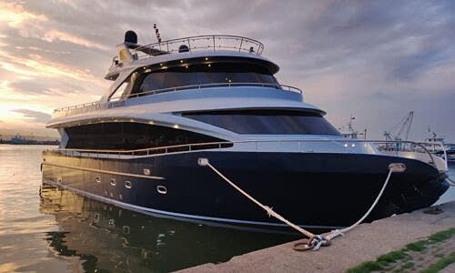 İstanbul Boğazında 90 Kişi Kiralık Lüks Gezi Teknesi