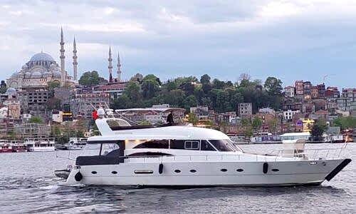 İstanbul Boğazında 15 Kişi Kiralık Lux Motoryat